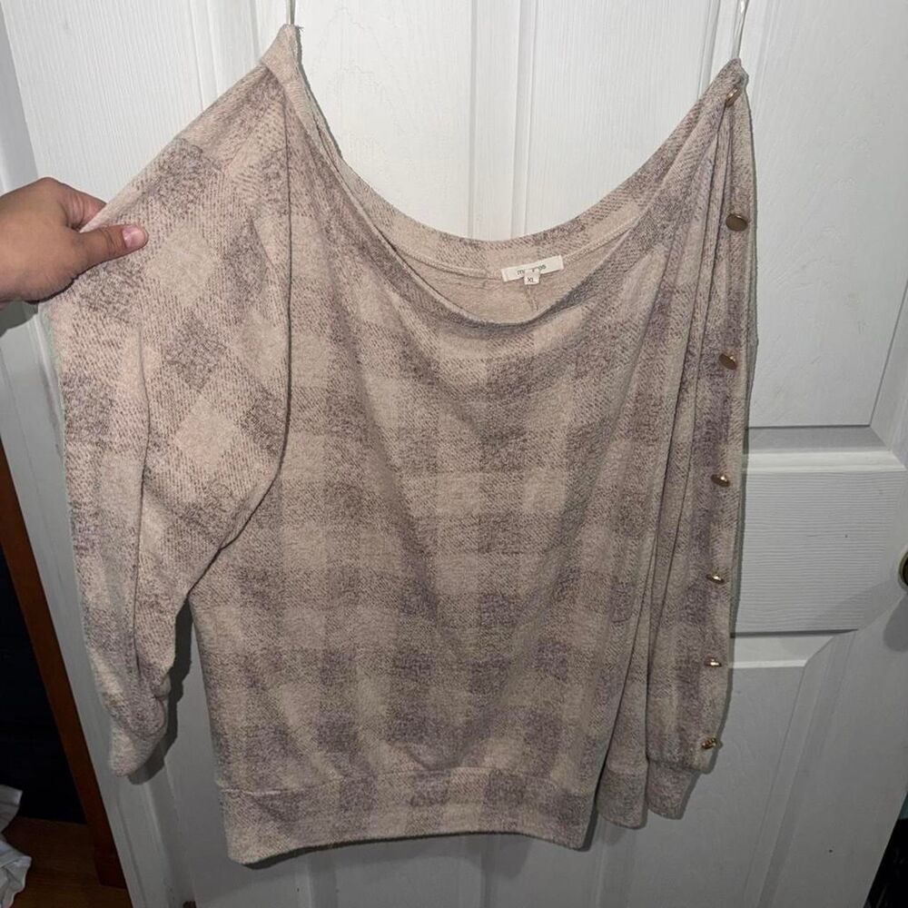 Maurices Women's Tan and Cream off the shoulder top